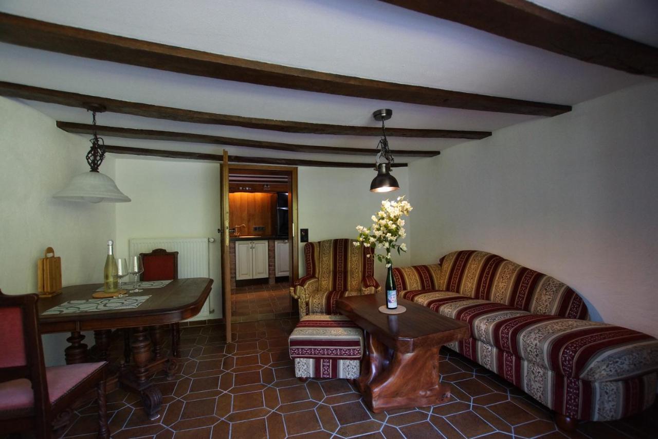Altes Faehrhaus An Der Mosel Anno1633 Apartment Traben-Trarbach Bagian luar foto