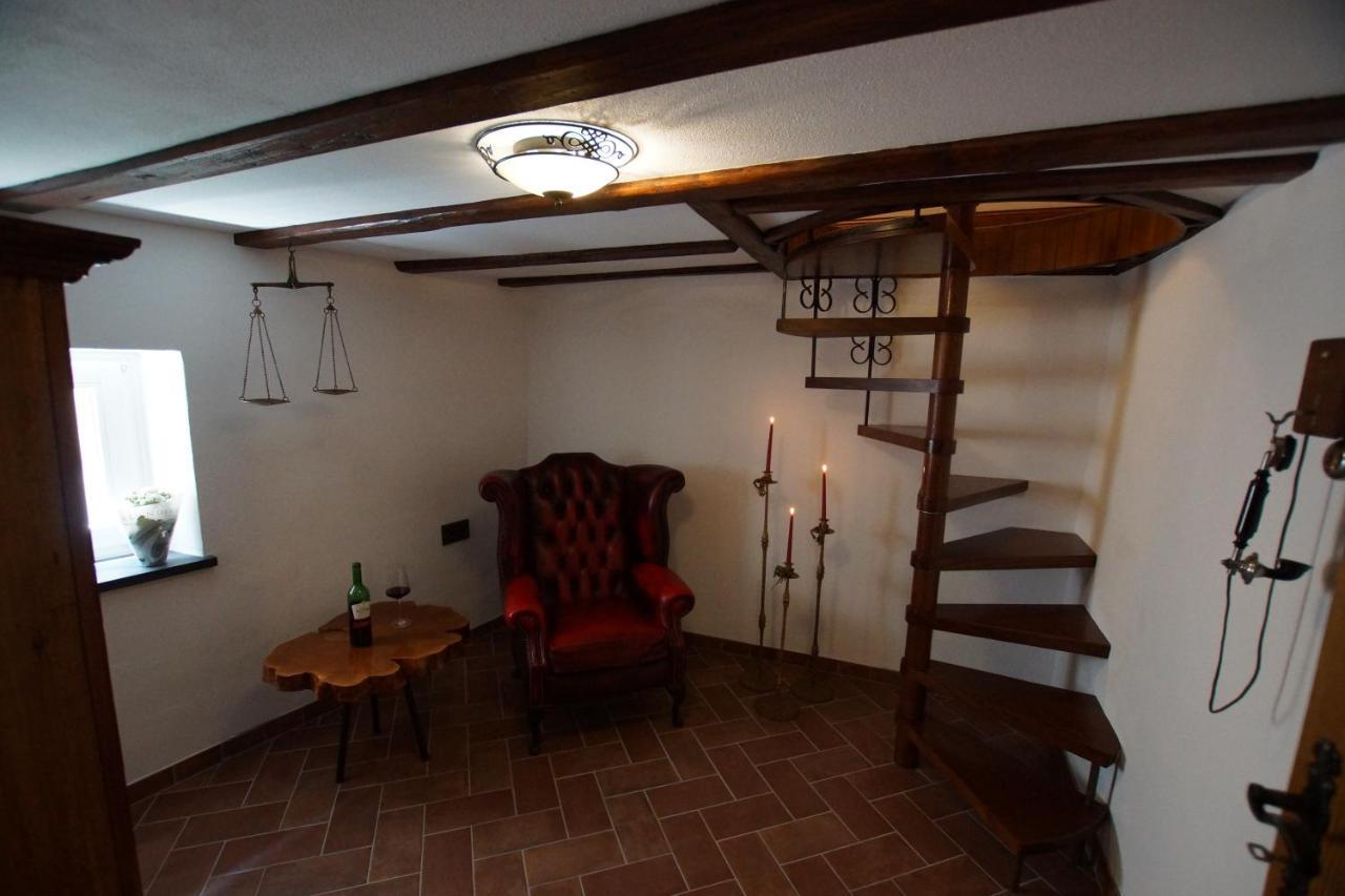 Altes Faehrhaus An Der Mosel Anno1633 Apartment Traben-Trarbach Bagian luar foto